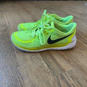 nike free run neon yellow